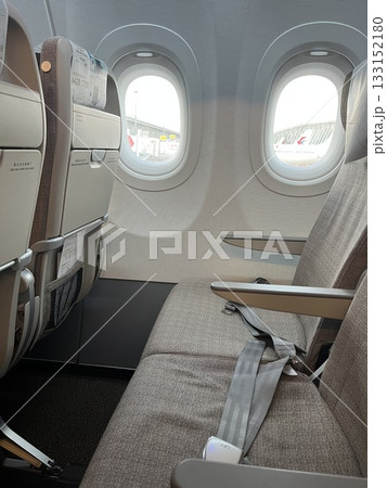 飛行機　エコノミーシート 133152180