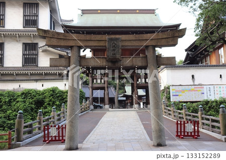 小倉区　八坂神社の東楼門 133152289