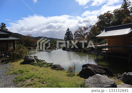大阪神峯山大門寺の紅葉の始まり 133152691