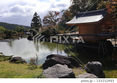 大阪神峯山大門寺の紅葉の始まり 133152693