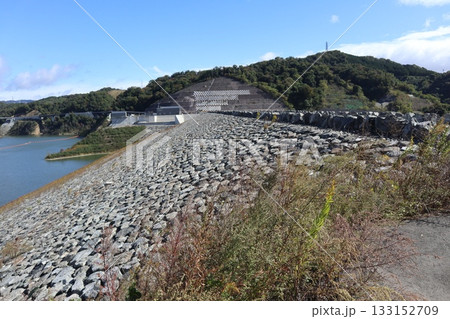 大阪神峯山大門寺の紅葉の始まり 133152709