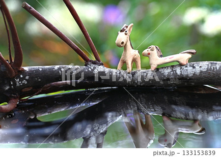 お馬の恋の物語・楽園の朝 133153839