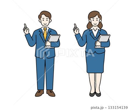 笑顔でプレゼンするスーツ姿の男女 タブレットを持つ会社員の全身イラスト素材 133154139