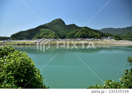 千穂ヶ峰(手前・熊野川)を望む 【和歌山県新宮市・三重県紀宝町】 千穂ヶ峰(手前・熊野川)を望む 【和歌山県新宮市・三重県紀宝町】 133155534