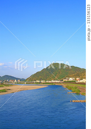岐阜県岐阜市、金華山と長良川の風景 岐阜県岐阜市、金華山と長良川の風景 133156123