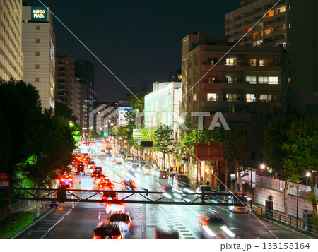 天現寺橋交差点より望む広尾・外苑西通りの夕景　 都市景観（2025年10月） 133158164