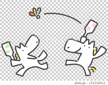 羽子板で羽根つきをする2頭の白馬 新年 正月素材 羽子板で羽根つきをする2頭の白馬 新年 正月素材 133158412