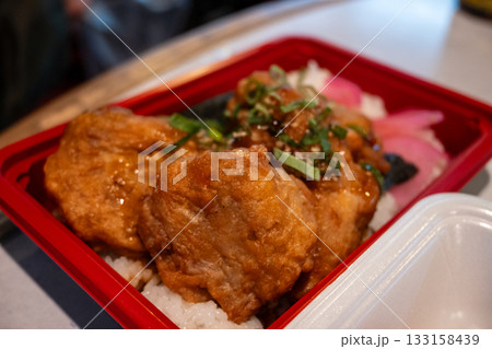 日本のスーパーのとても美味しい弁当と惣菜 日本のスーパーのとても美味しい弁当と惣菜 133158439