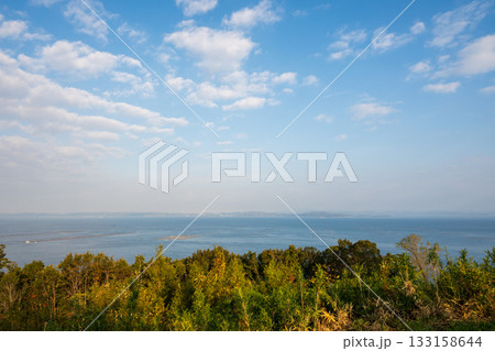 日本の瀬戸内海のとても美しい秋の風景 133158644