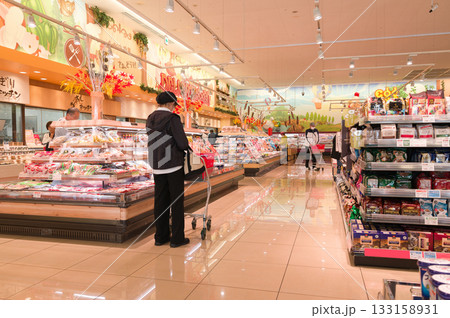 11月・休日に近所のスーパーでお買い物 11月・休日に近所のスーパーでお買い物 133158931