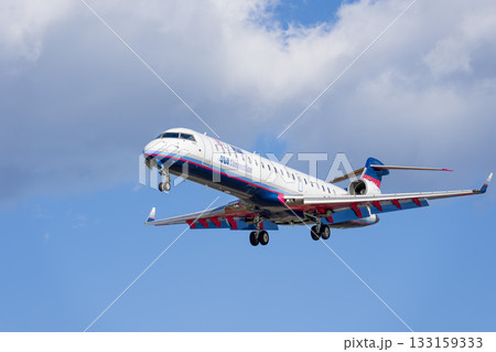秋の仙台空港 着陸中の飛行機 宮城県名取市 秋の仙台空港 着陸中の飛行機 宮城県名取市 133159333