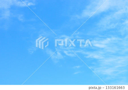 青空と白い雲・背景素材 133161663
