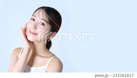 女性のポートレート　ビューティーイメージ 133161817