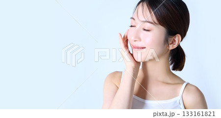女性のポートレート　ビューティーイメージ 133161821