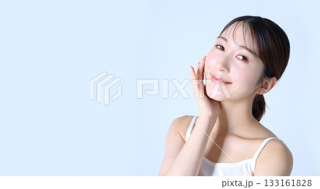 女性のポートレート　ビューティーイメージ 133161828