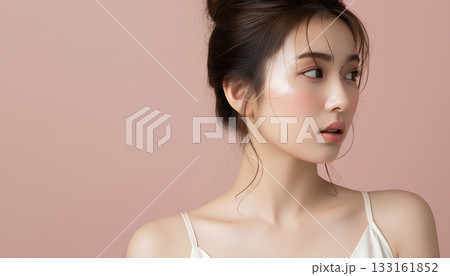 透明感のある美しい女性のビューティーポートレート 133161852