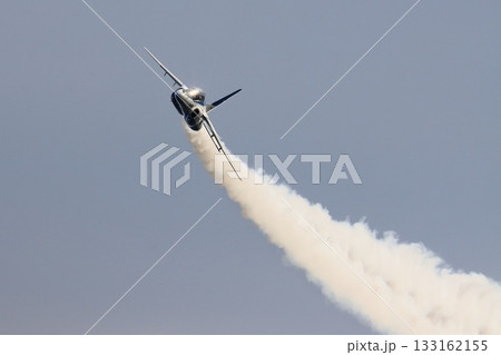 ブルーインパルスの展示飛行 スモークを曳くブルーインパルス ブルーインパルスの展示飛行 スモークを曳くブルーインパルス 133162155