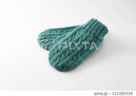 編みもののイメージ 　手袋 133165339