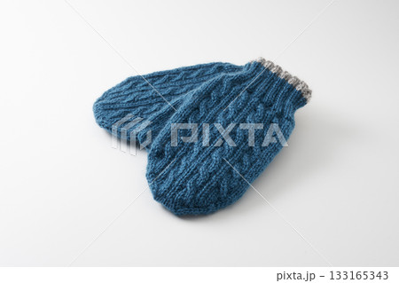 編みもののイメージ 　手袋 133165343