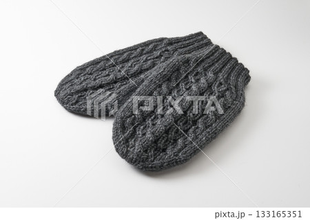 編みもののイメージ 　手袋 133165351