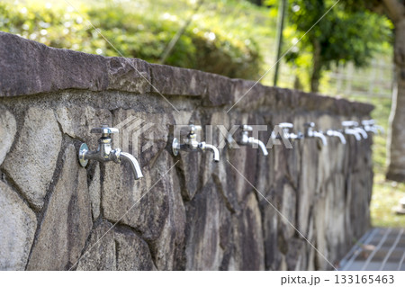 水道 蛇口 運動場 公園 シンプル 水道 蛇口 運動場 公園 シンプル 133165463