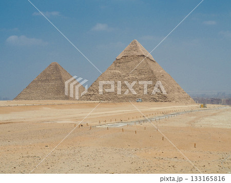エジプト・ギザ　三大ピラミッド 133165816