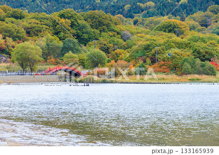 秋の宇曽利山湖 三途の川 青森県むつ市 秋の宇曽利山湖 三途の川 青森県むつ市 133165939