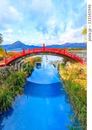 秋の宇曽利山湖　三途の川　青森県むつ市 133165946