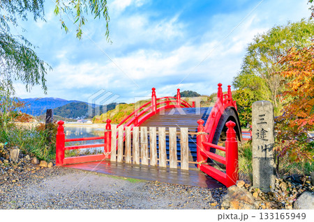 秋の宇曽利山湖　三途の川　青森県むつ市 133165949