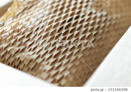 Eco friendly brown paper honeycomb wrap for product packaging parcel carton box 133166306