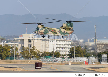 離陸する航空自衛隊CH-47とビッグディッパーバケット 133167147