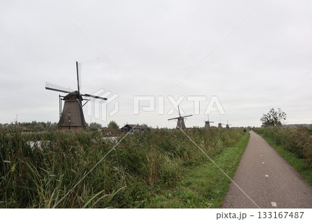 オランダのキンデルダイクの風車群 133167487