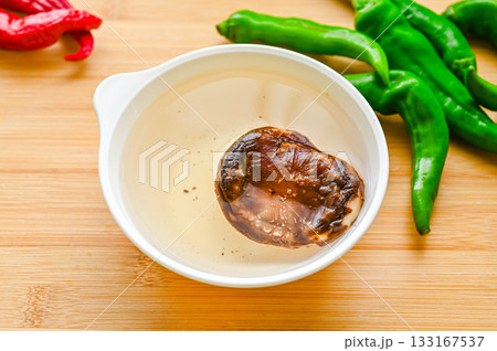 干し椎茸を戻す 133167537