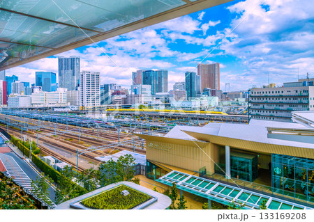 日本の東京都市景観長弩級幸運を呼ぶ新幹線・ドクターイエローや芝浦などを望む。右は高輪ゲートウェイ駅 133169208