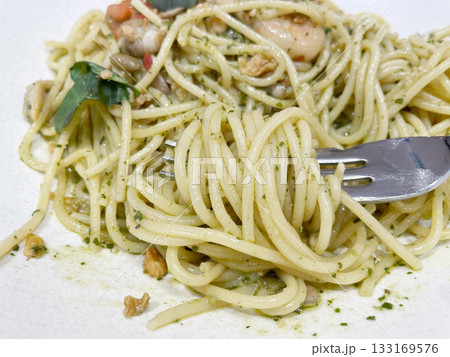 シーフードのバジルソースパスタ 海鮮と香草の爽やかな一皿 シーフードのバジルソースパスタ 海鮮と香草の爽やかな一皿 133169576