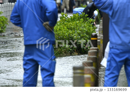 永年劣化した水道管が破裂　道路が冠水 133169699