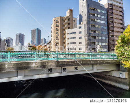 大島川西支川に架かる「福島橋」の橋名表示(東京都江東区) 大島川西支川に架かる「福島橋」の橋名表示(東京都江東区) 133170168
