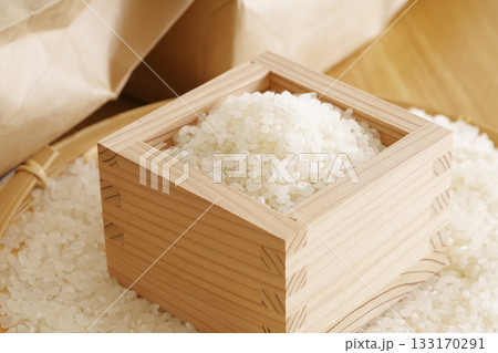 木升に入った国産のお米 木升に入った国産のお米 133170291