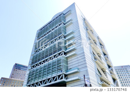 グランキューブ大阪(大阪府立国際会議場)の建物が見える風景　大阪市北区 133170748