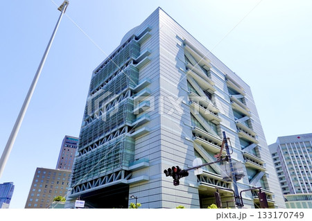 グランキューブ大阪(大阪府立国際会議場)の建物が見える風景　大阪市北区 133170749