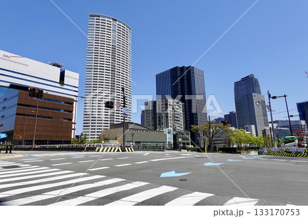 玉江橋南詰の交差点から堂島浜通側を見た風景　大阪市北区 133170753
