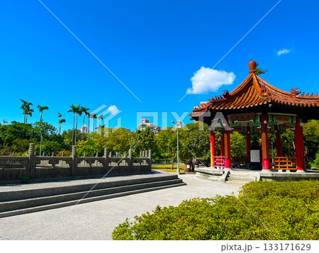 台北 青空を浴びる公園周辺の景色 133171629