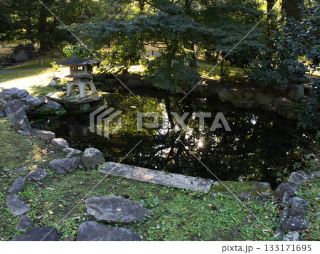 灯篭のある池 133171695