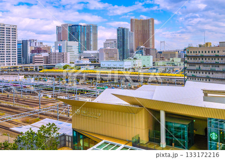日本の東京都市景観長弩級幸運を呼ぶ新幹線・ドクターイエローや芝浦などを望む。右は高輪ゲートウェイ駅 日本の東京都市景観長弩級幸運を呼ぶ新幹線・ドクターイエローや芝浦などを望む。右は高輪ゲートウェイ駅 133172216