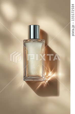 光にきらめく高級フレグランスボトル 光にきらめく高級フレグランスボトル 133172584