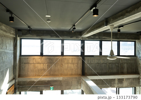 古い倉庫を改装した建物の屋内 リノベーション物件 店舗スペース 古い倉庫を改装した建物の屋内 リノベーション物件 店舗スペース 133173790