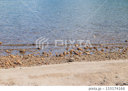 蒲郡市の三河湾の海辺(愛知県) 133174168