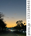 道路から見える夕焼け 133184648