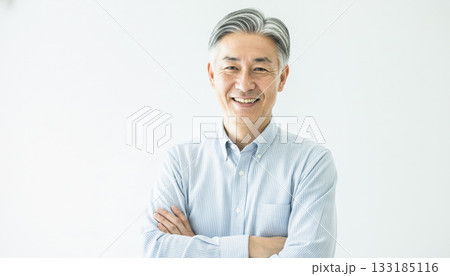 笑顔のシニア男性のポートレート 133185116