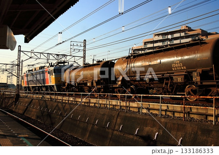 夕日を浴びて常磐線を疾走するEF81-92号機牽引の安中貨物_2010/11/29撮影 133186333